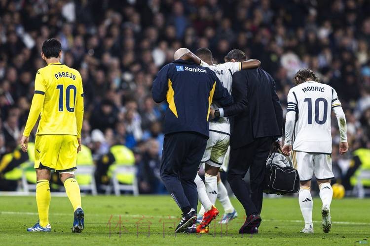 皇马可召回阿拉维斯的马林 或让琼阿梅尼客串中卫 皇马可召回阿拉维斯的马林 或让琼阿梅尼客串中卫